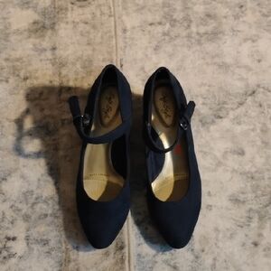 Soft Style Navy Blue Mary Jane Heels
